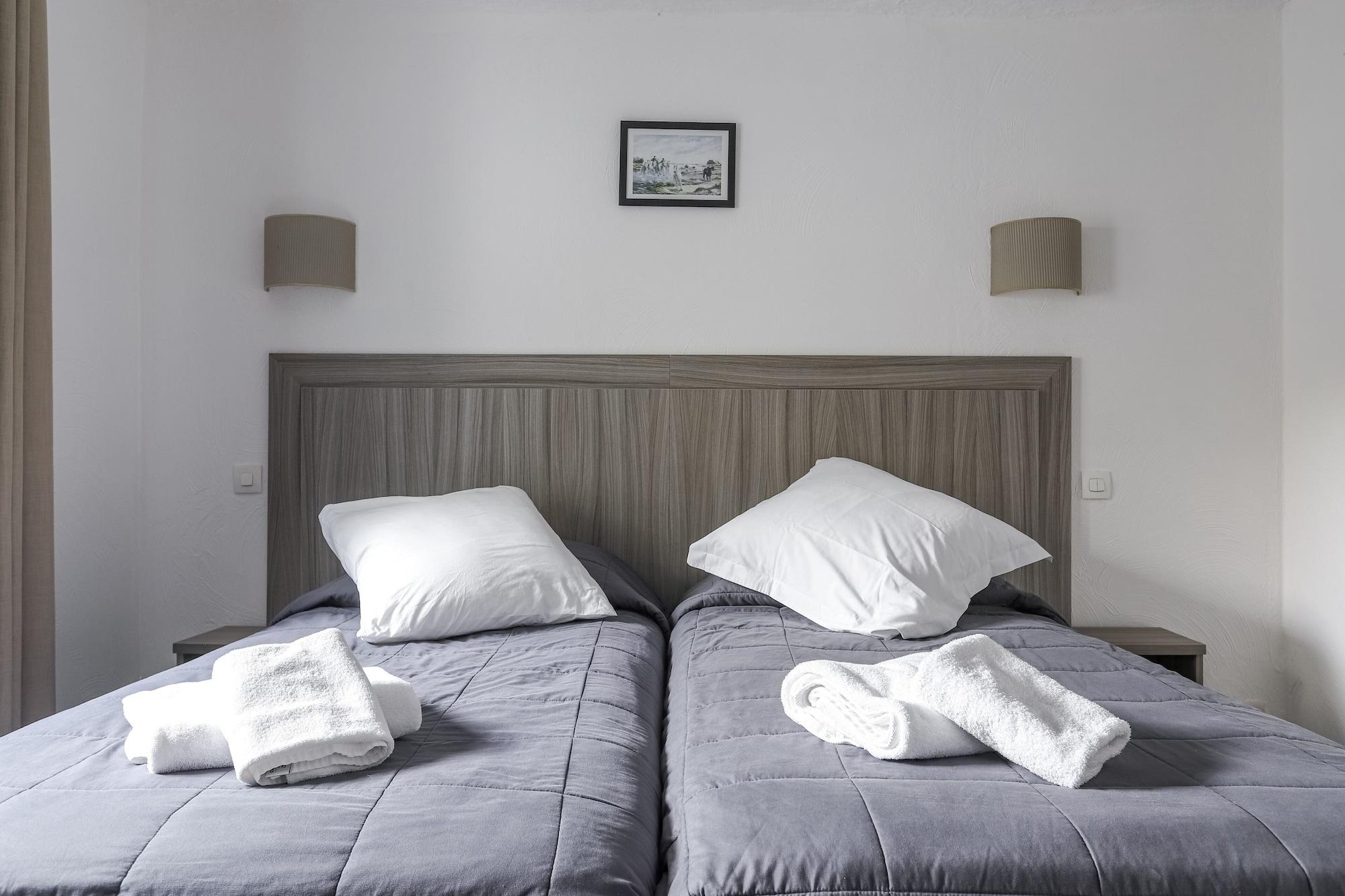 Hotel Les Palmiers En Camargue Saintes-Maries-de-la-Mer Bagian luar foto