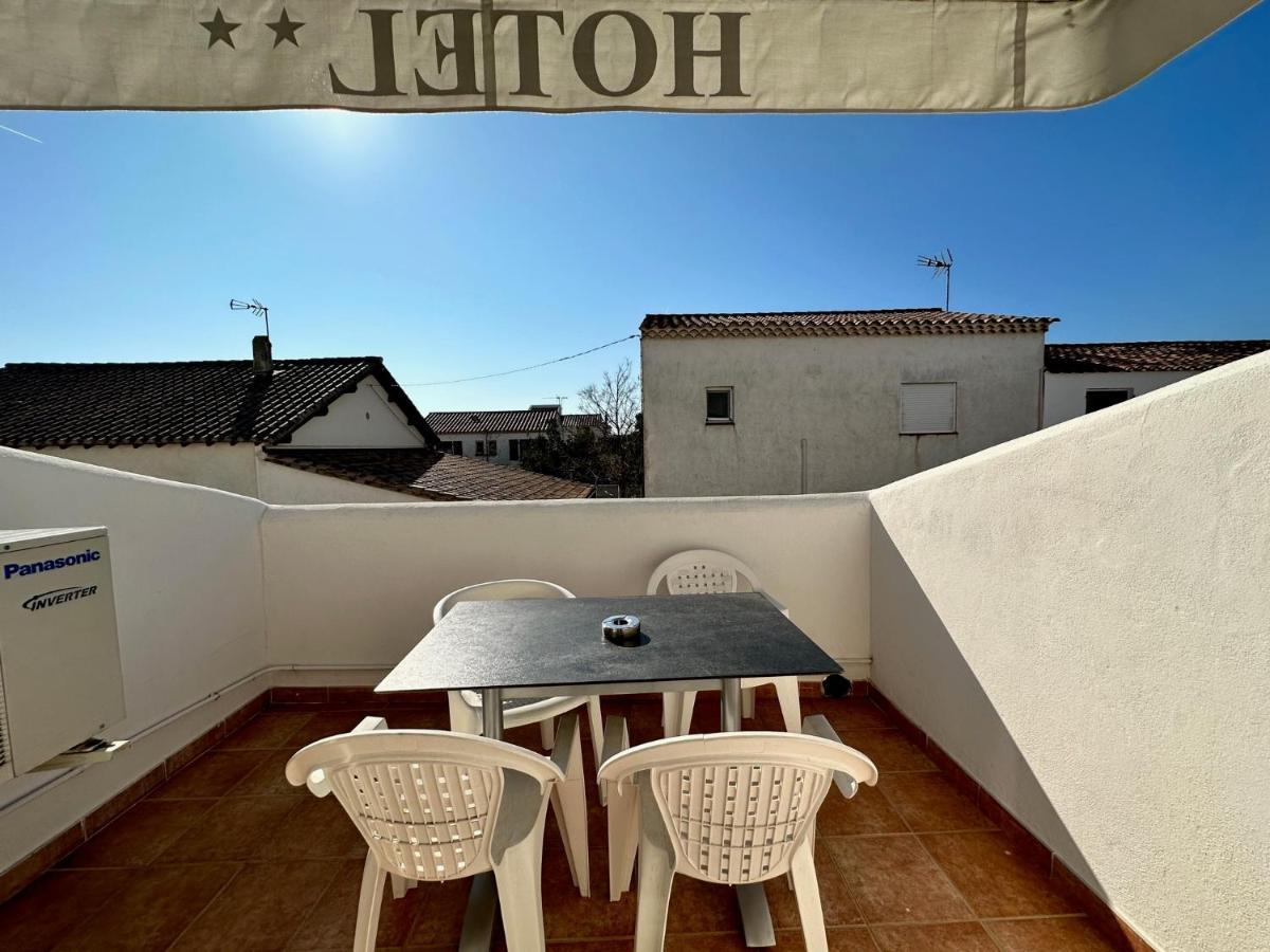 Hotel Les Palmiers En Camargue Saintes-Maries-de-la-Mer Bagian luar foto