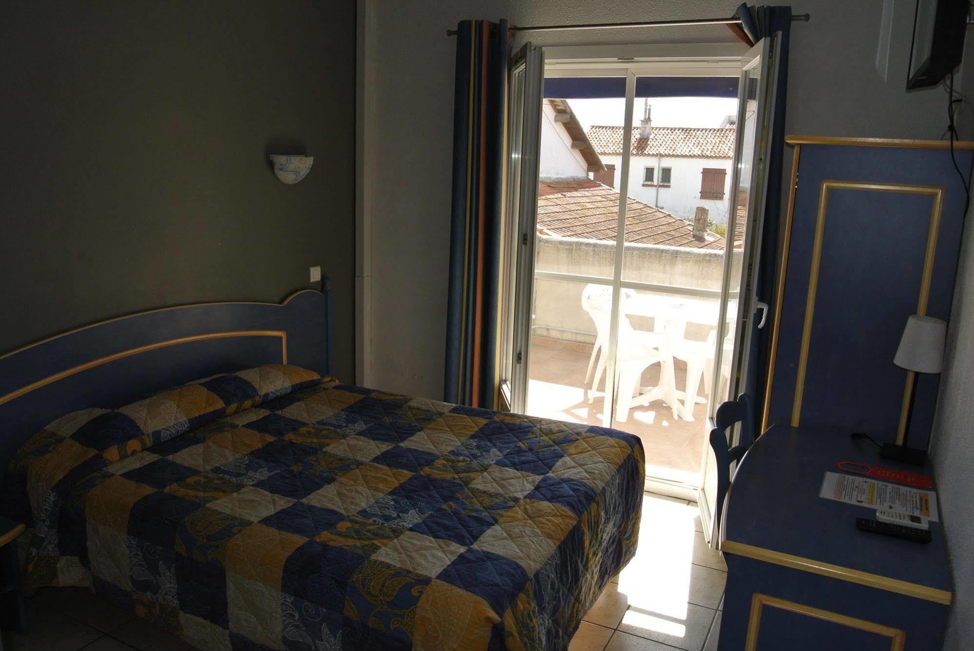 Hotel Les Palmiers En Camargue Saintes-Maries-de-la-Mer Bagian luar foto