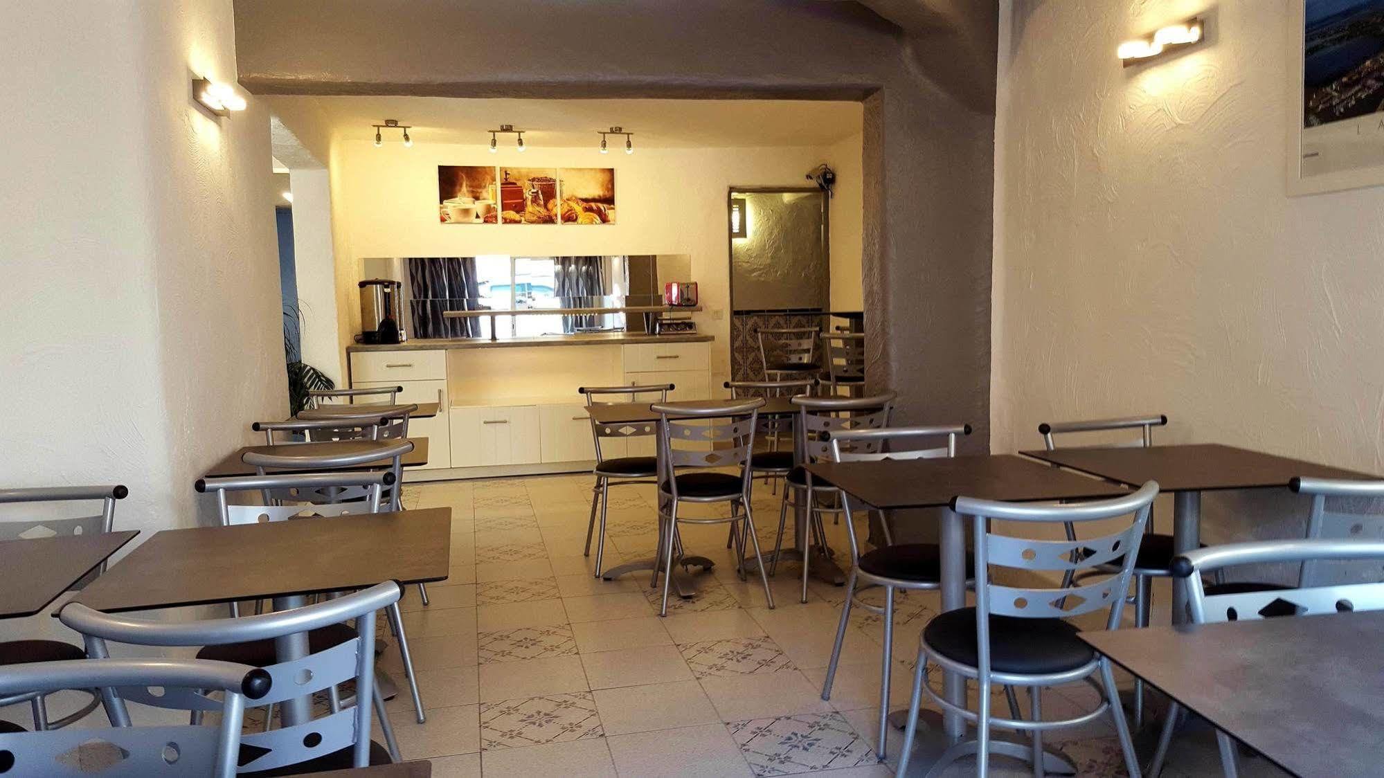 Hotel Les Palmiers En Camargue Saintes-Maries-de-la-Mer Bagian luar foto